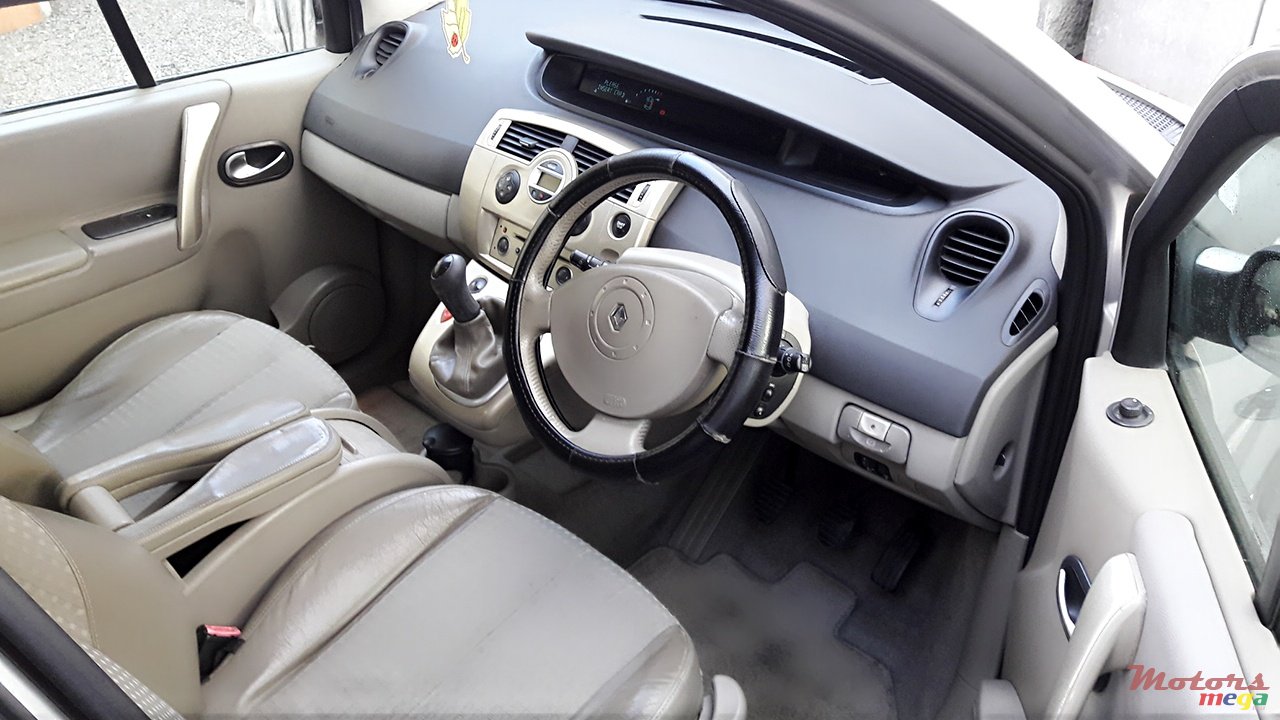 2005' Renault Scenic photo #3