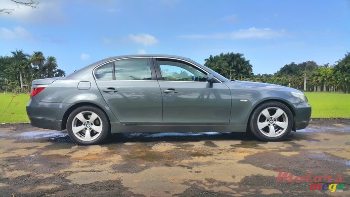 2006' BMW 5 Series 520d photo #2