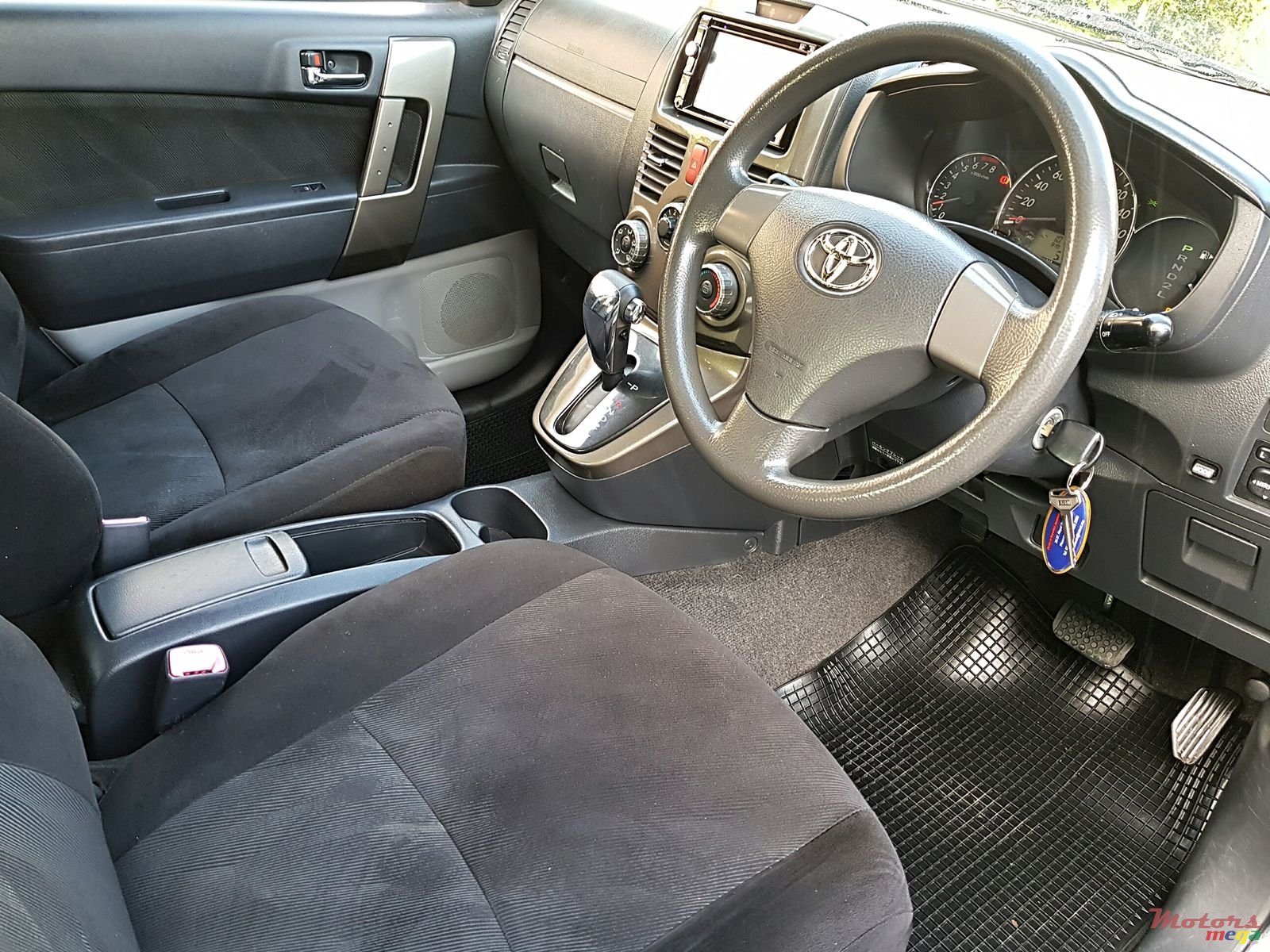 2010' Toyota rush automatic photo #5