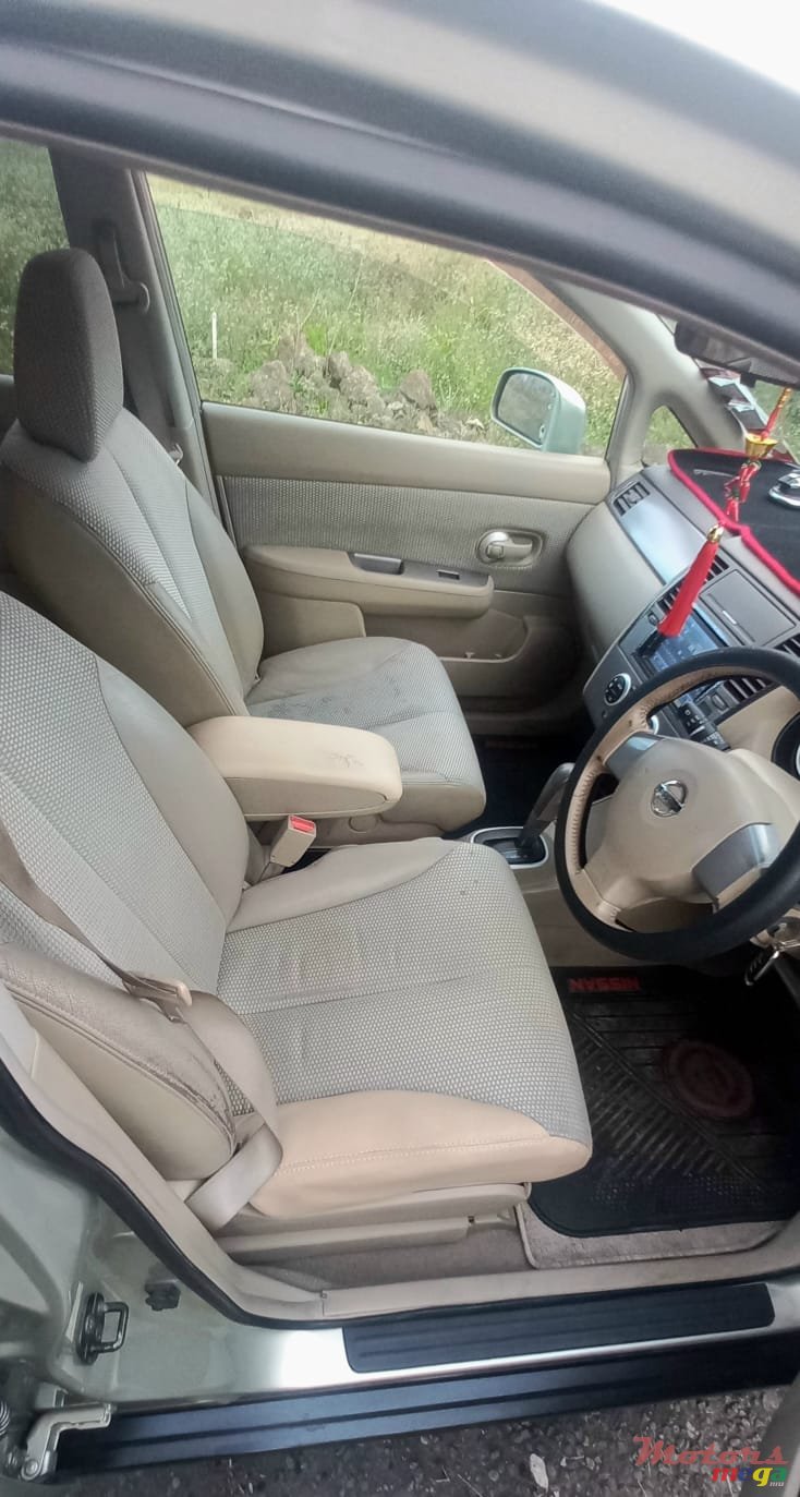 2006' Nissan Tiida photo #2