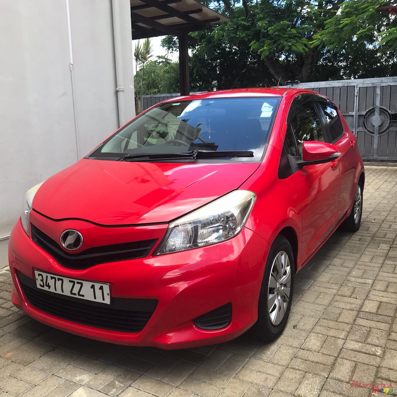 2011' Toyota Vitz photo #7