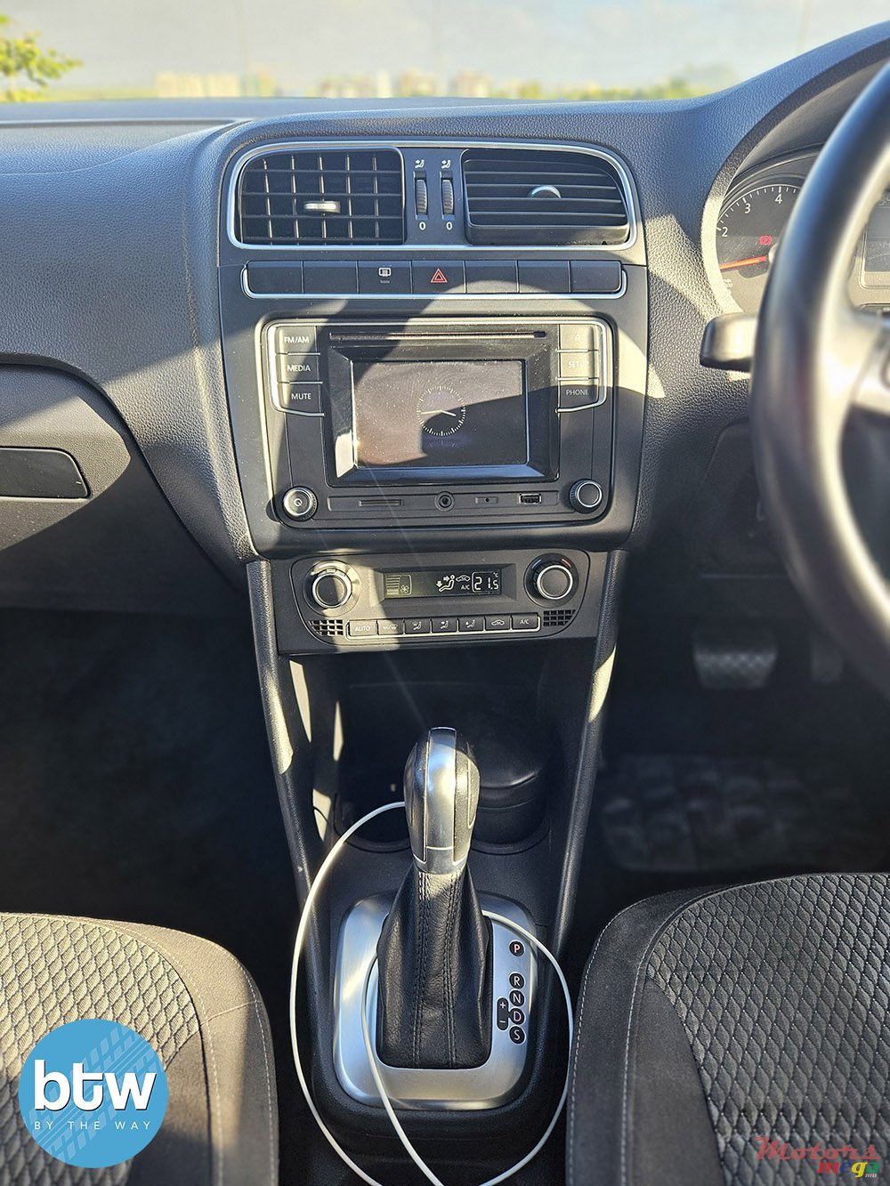 2017' Volkswagen Polo photo #4