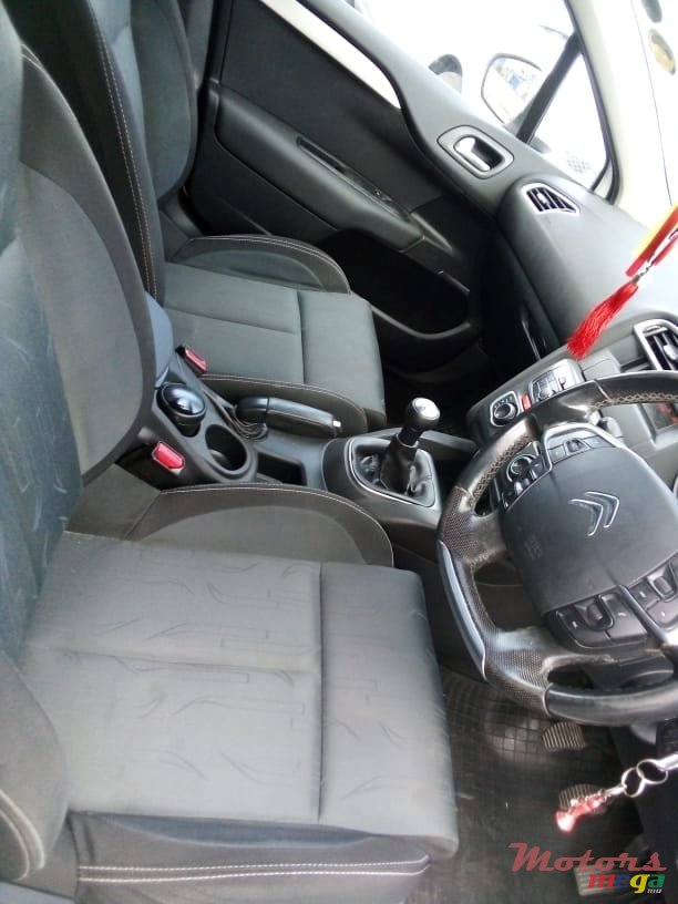 2012' Citroen C4 photo #6