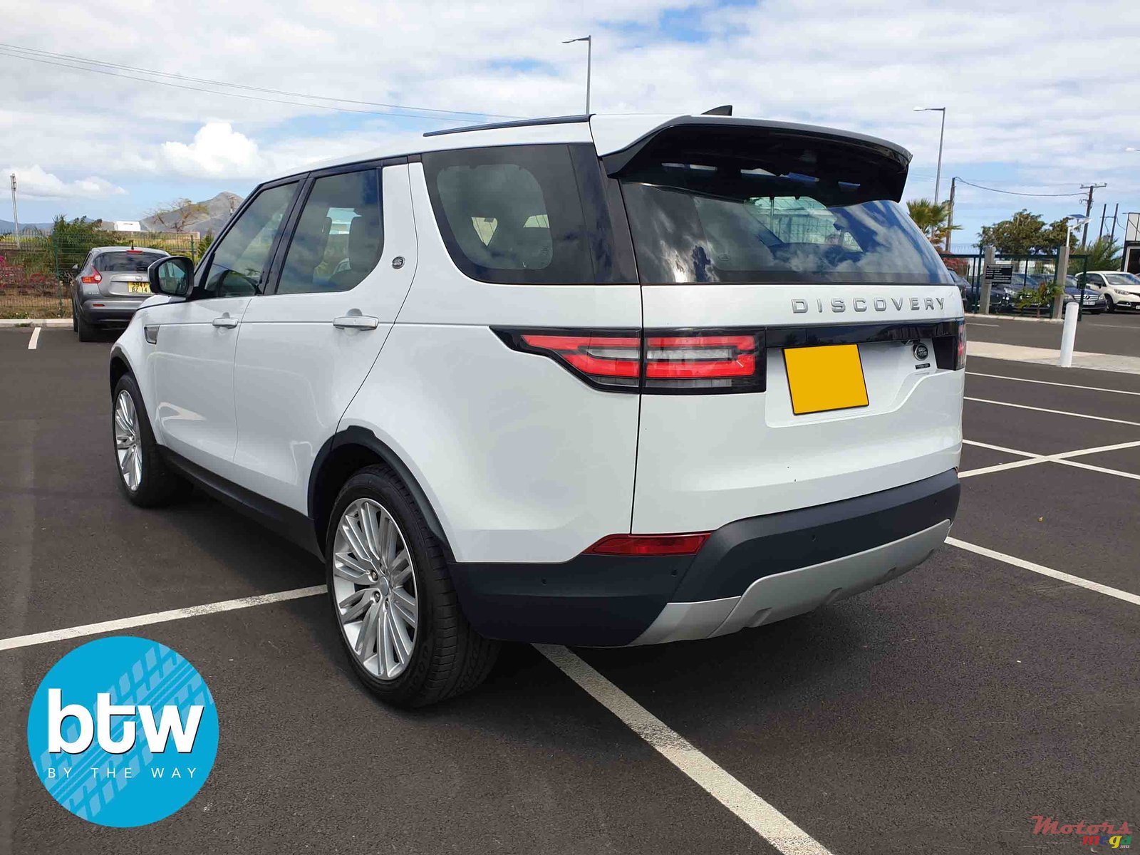 2017' Land Rover Discovery HSE Luxury Si6 photo #2