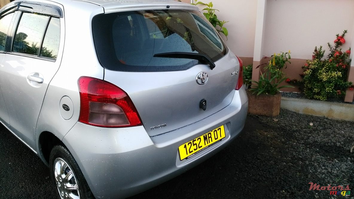 2007' Toyota Vitz photo #3