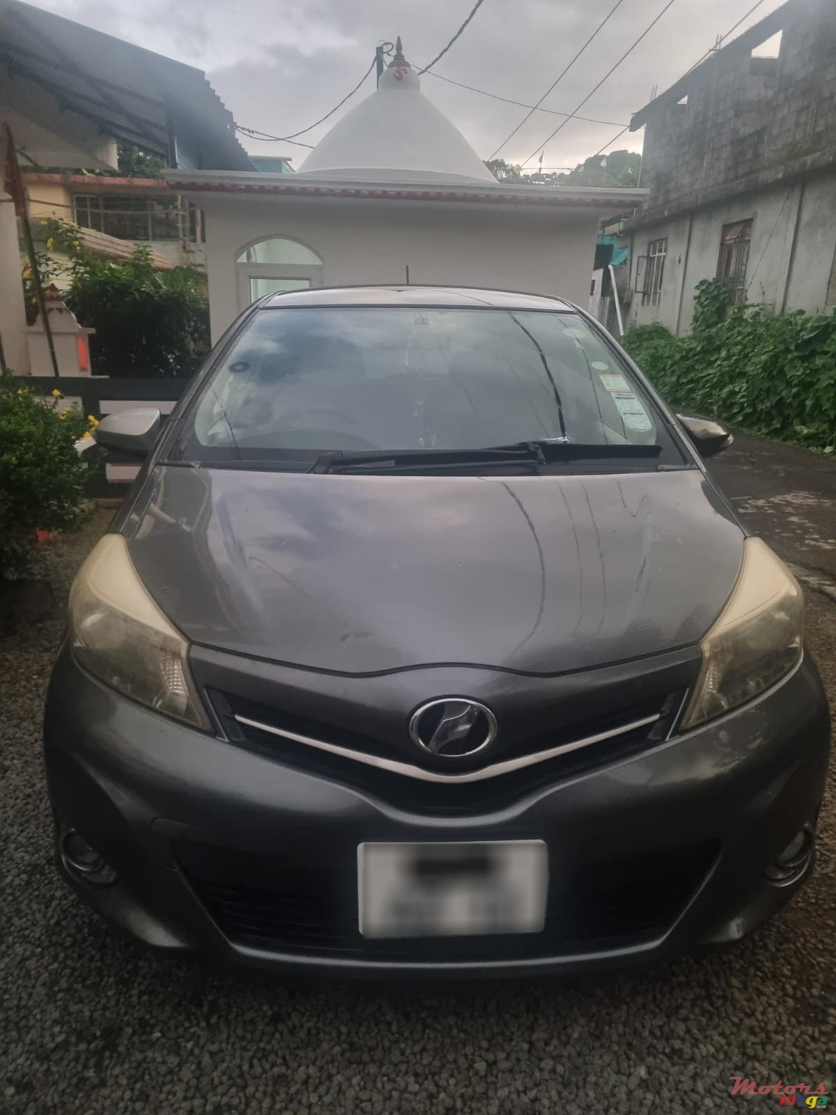 2012' Toyota Vitz photo #3