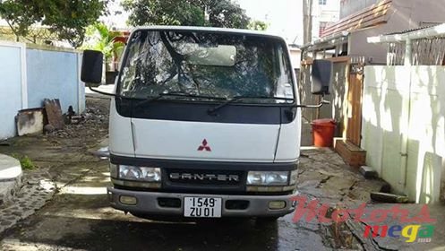 2001' Mitsubishi photo #1