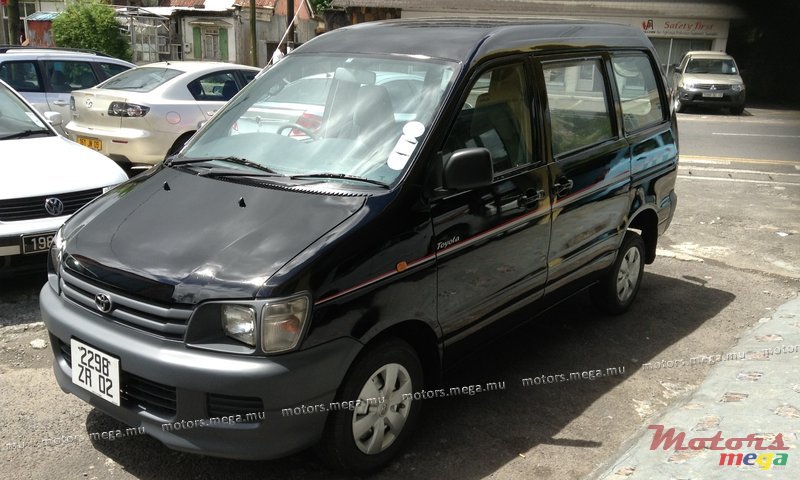2002' Toyota Townace photo #2
