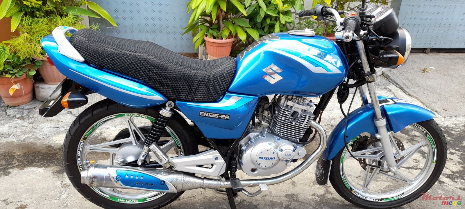 2011' Suzuki EN125 photo #1