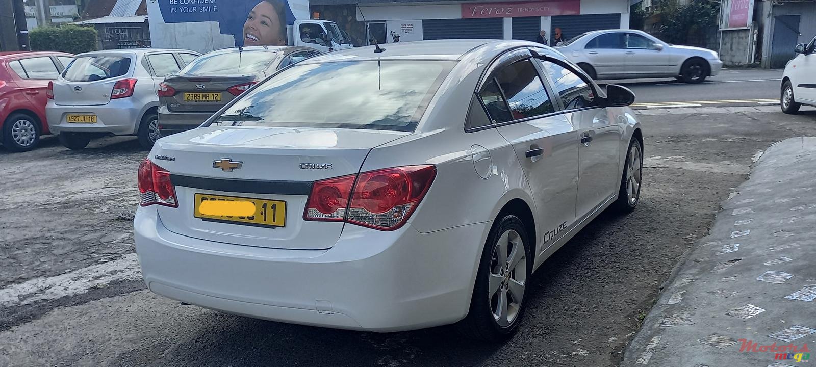 2011' Chevrolet Cruze photo #3