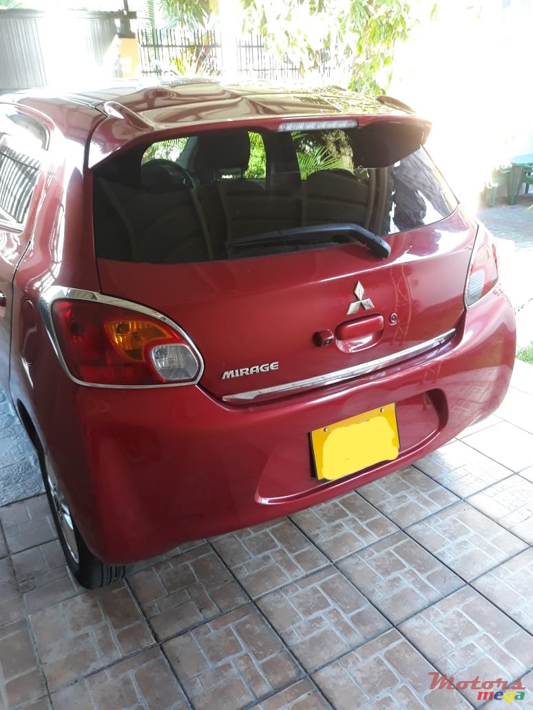 2012' Mitsubishi Mirage photo #5
