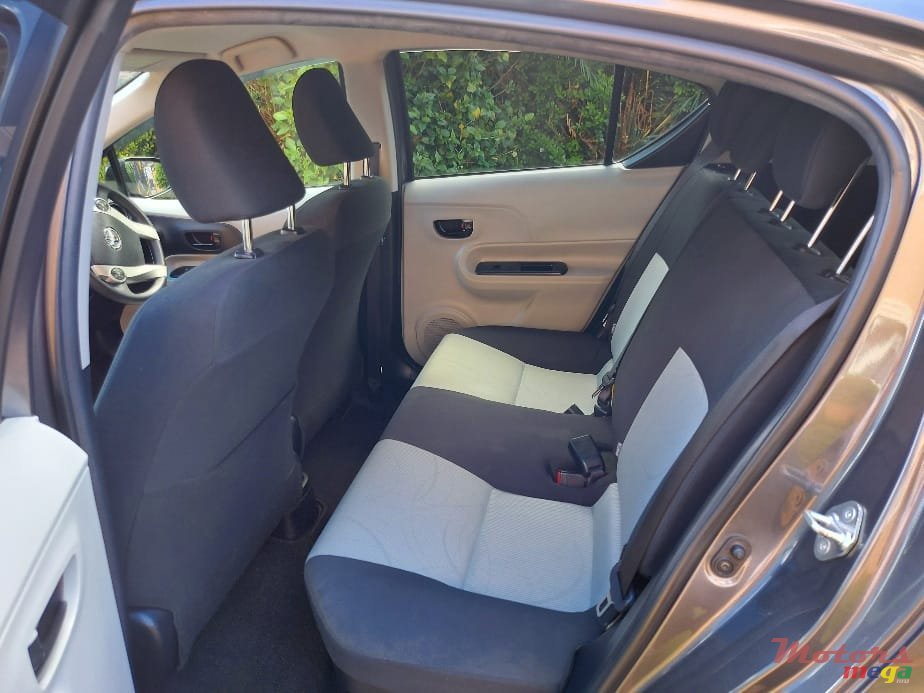 2013' Toyota Aqua photo #7