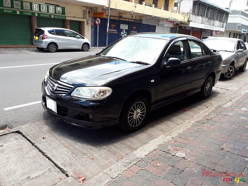 2011' Nissan Sunny photo #5