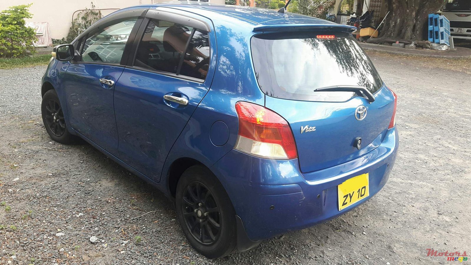 2010' Toyota Vitz photo #2