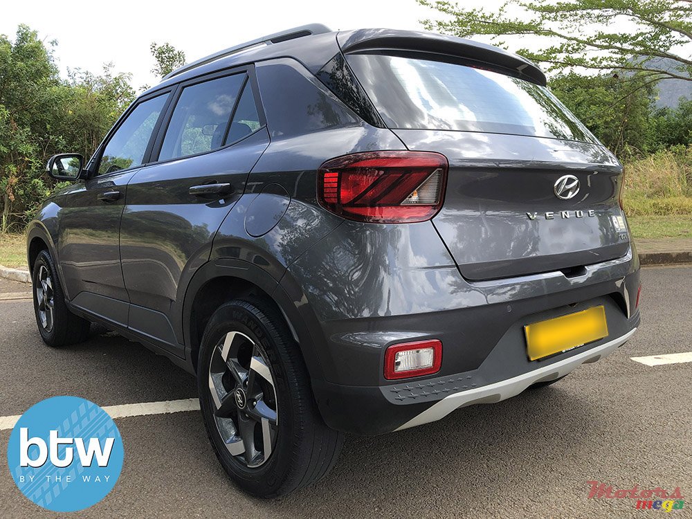 2020' Hyundai Venue photo #3