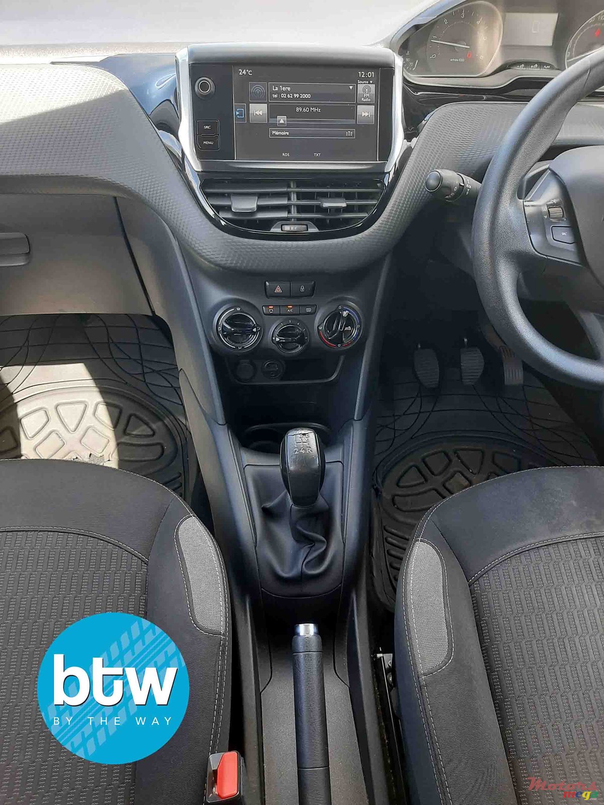 2016' Peugeot 208 photo #6