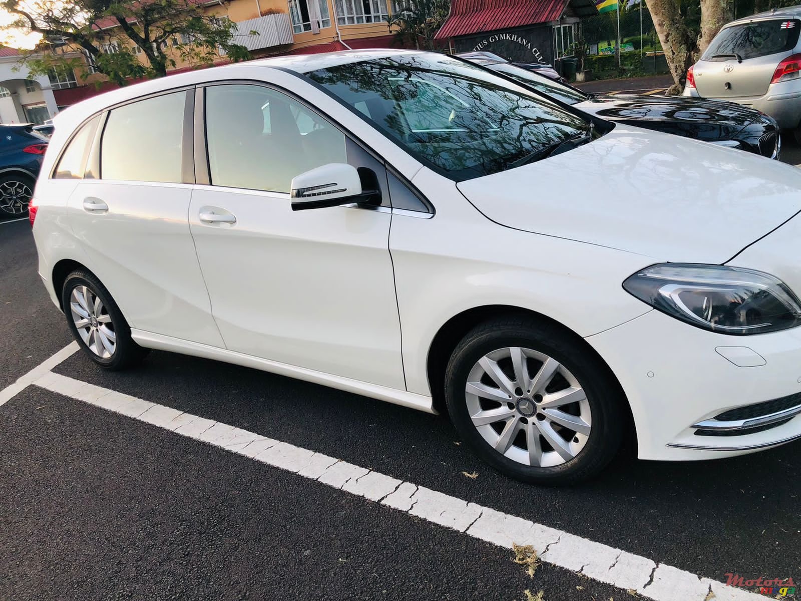 2013' Mercedes-Benz B 180 photo #1