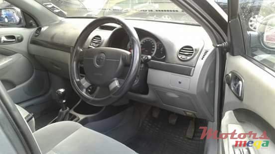 2005' Chevrolet Optra photo #2