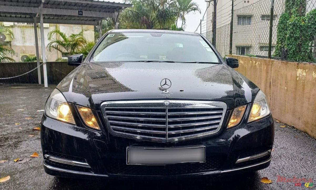2012' Mercedes-Benz E 250 photo #4