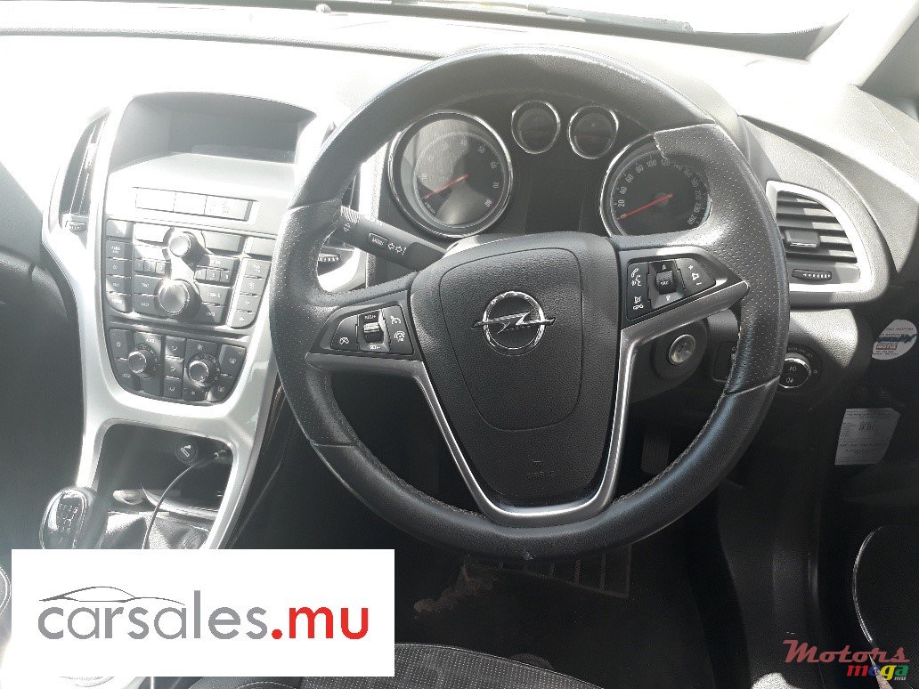 2014' Opel Astra G GTC 2 door photo #6