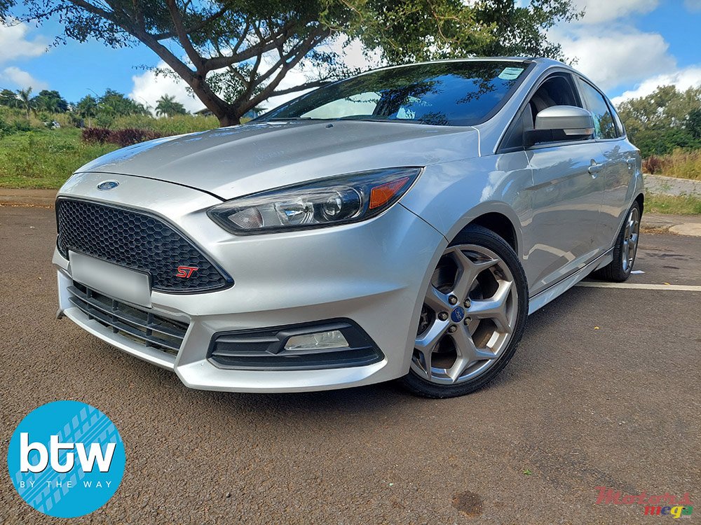 2018' Ford Focus ST photo #2