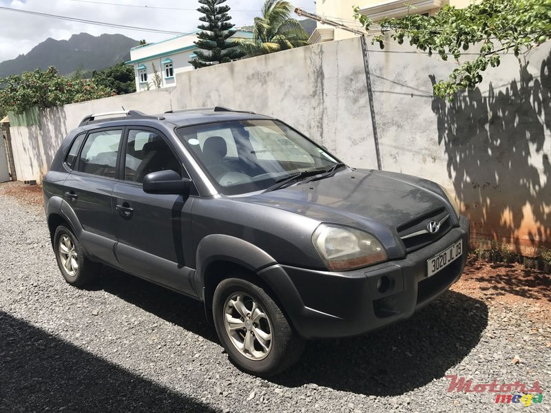 2009' Hyundai Tucson photo #2