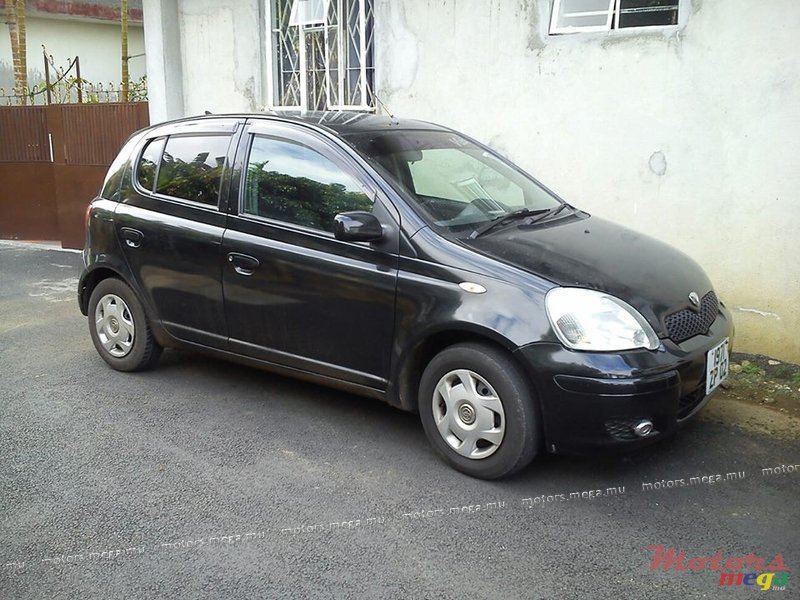 2002' Toyota vitz photo #1