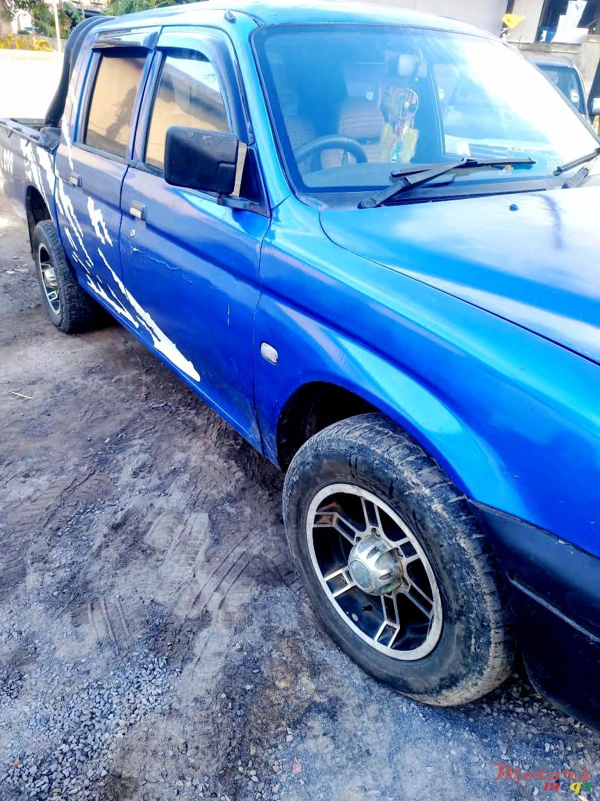 2001' Mitsubishi L200 photo #6