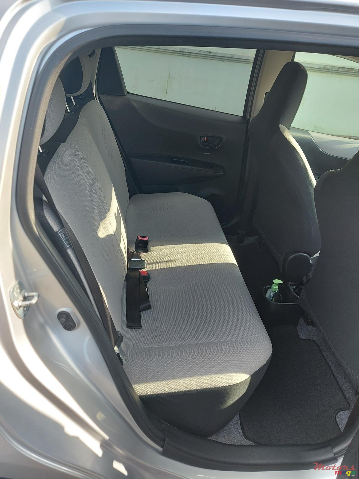 2011' Toyota Vitz photo #3