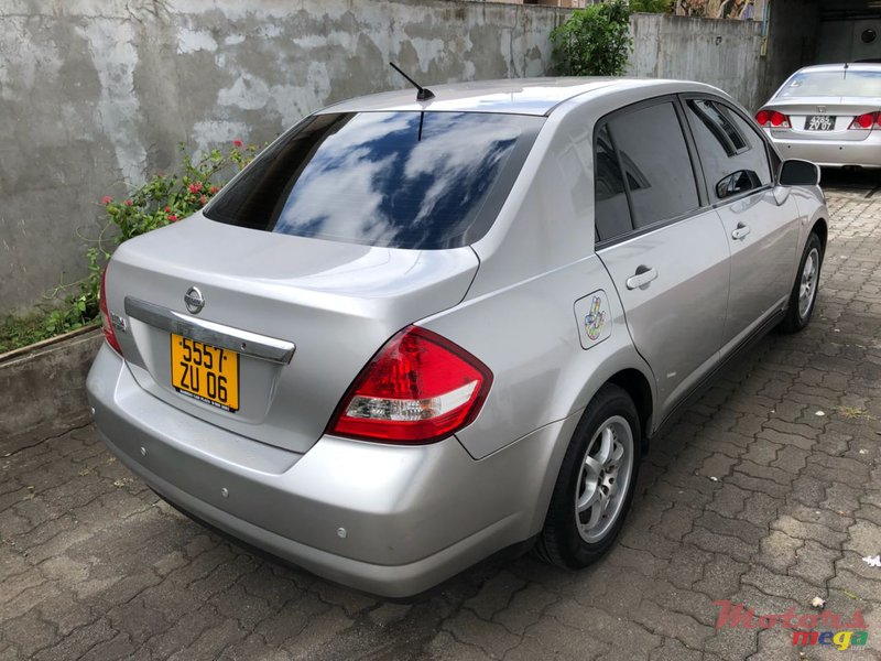 2006' Nissan Tiida photo #2