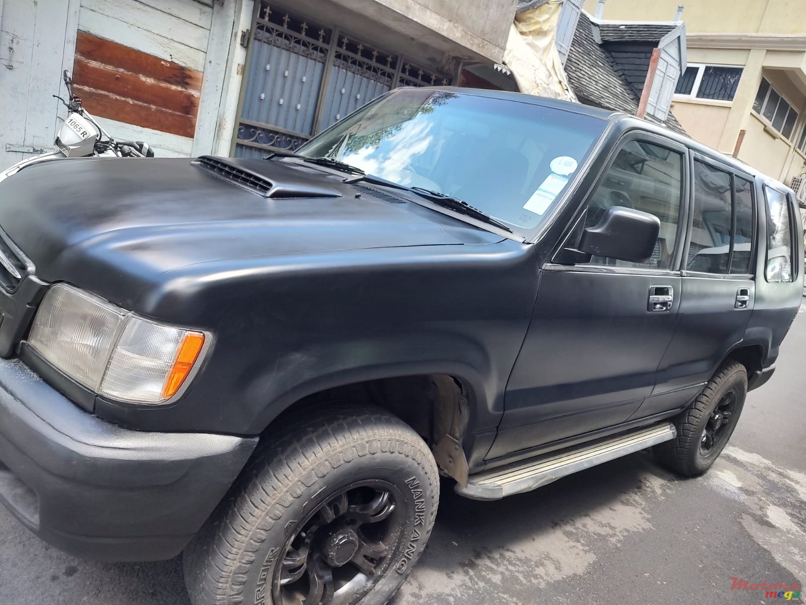 2002' Isuzu Trooper photo #2