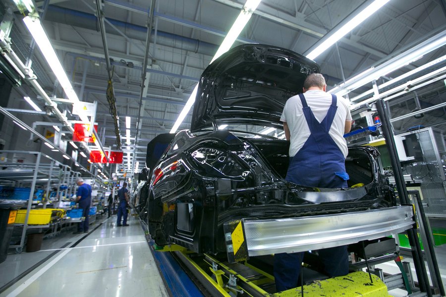 Mercedes Replaces Robots With People On Its Assembly Line