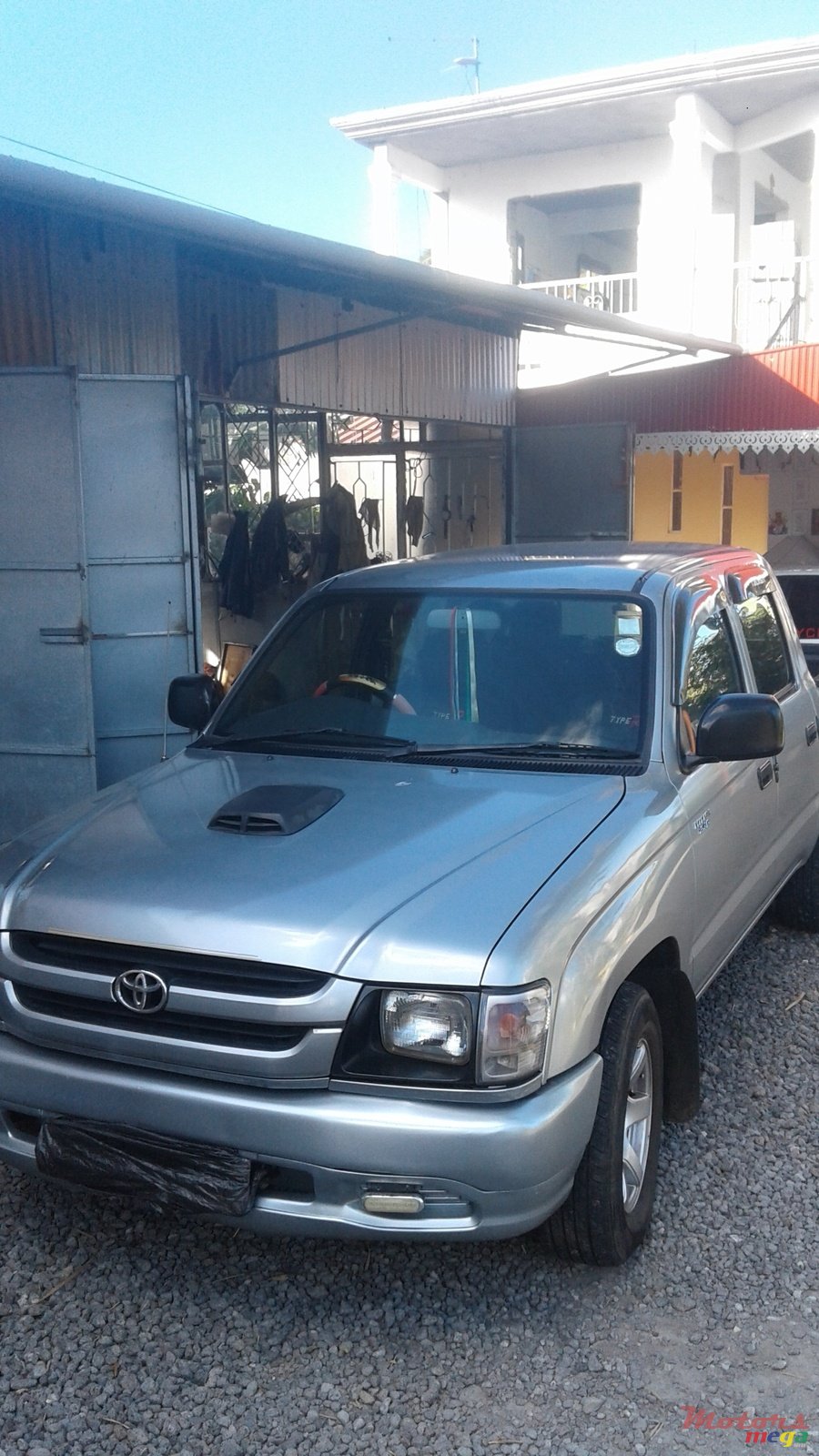 2004' Toyota Hilux photo #1