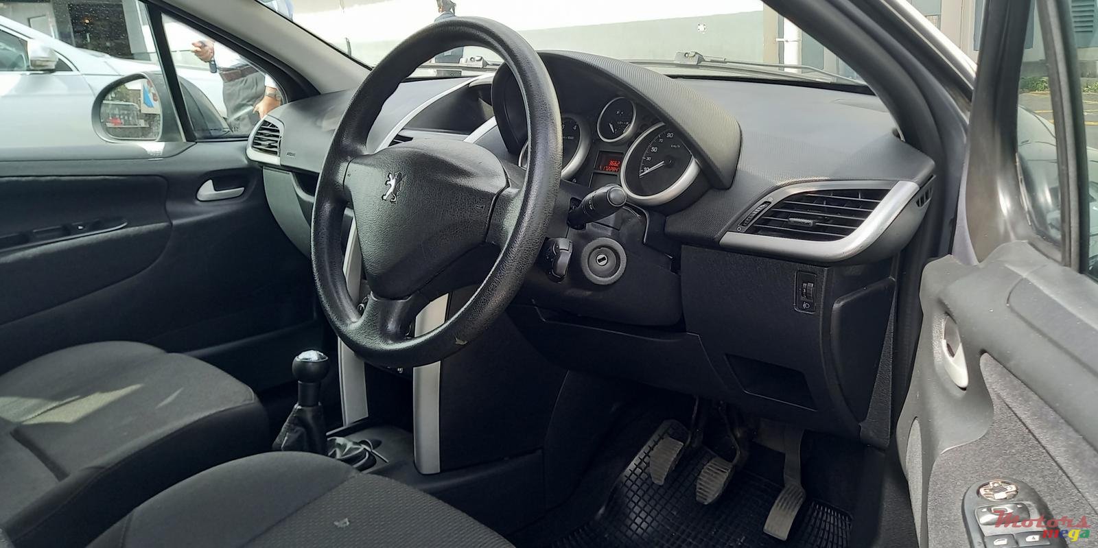 2012' Peugeot 207 photo #5