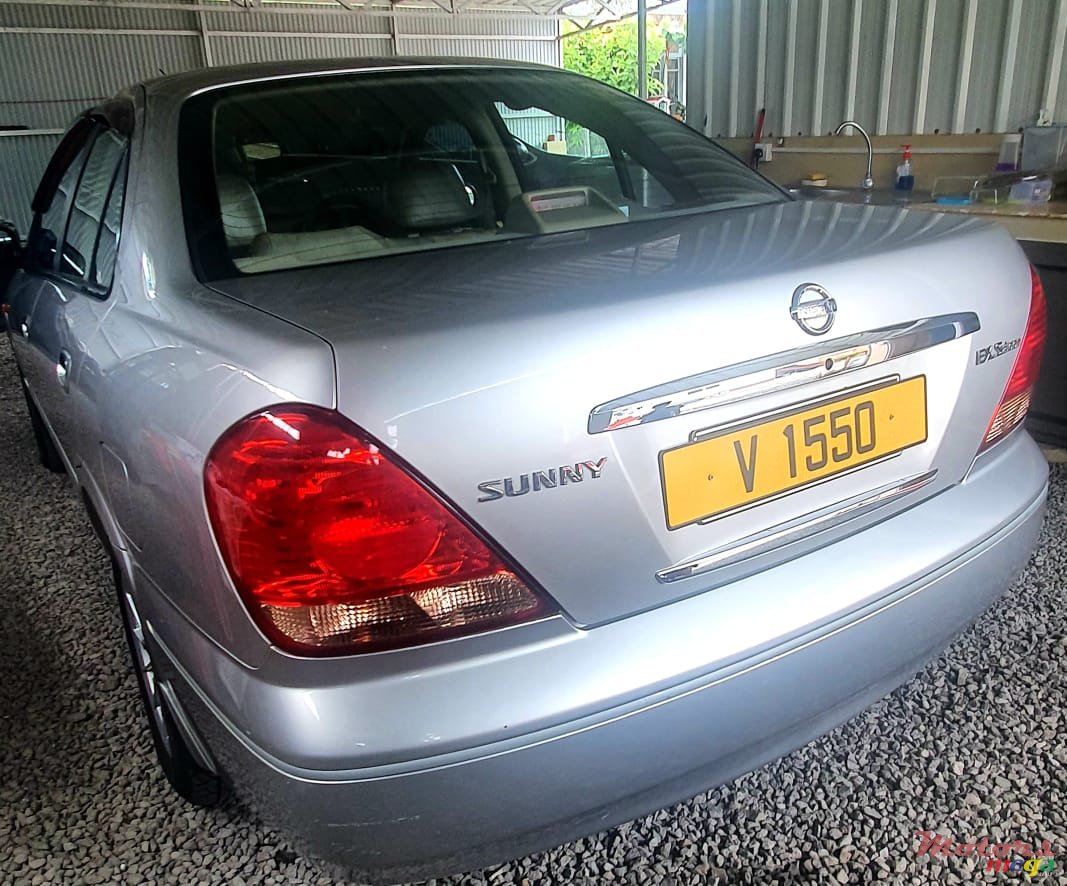 2004' Nissan Sima photo #2