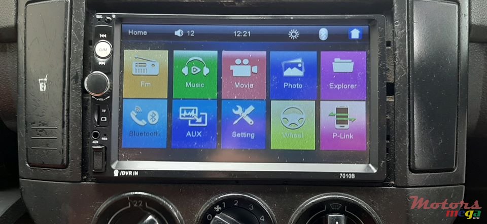 2002' Volkswagen Polo photo #5