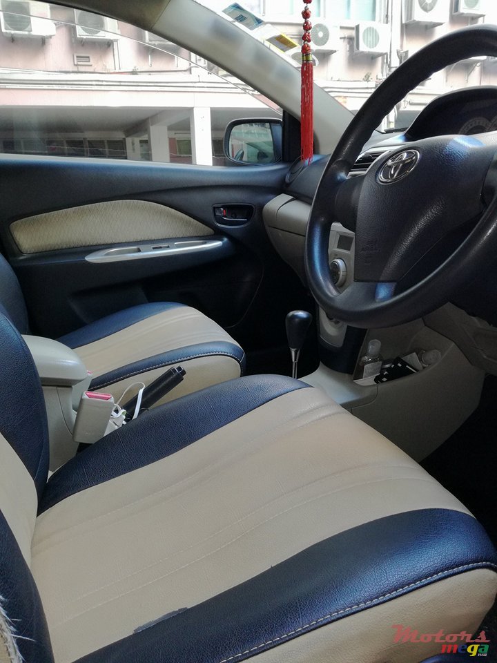 2005' Toyota Yaris photo #3