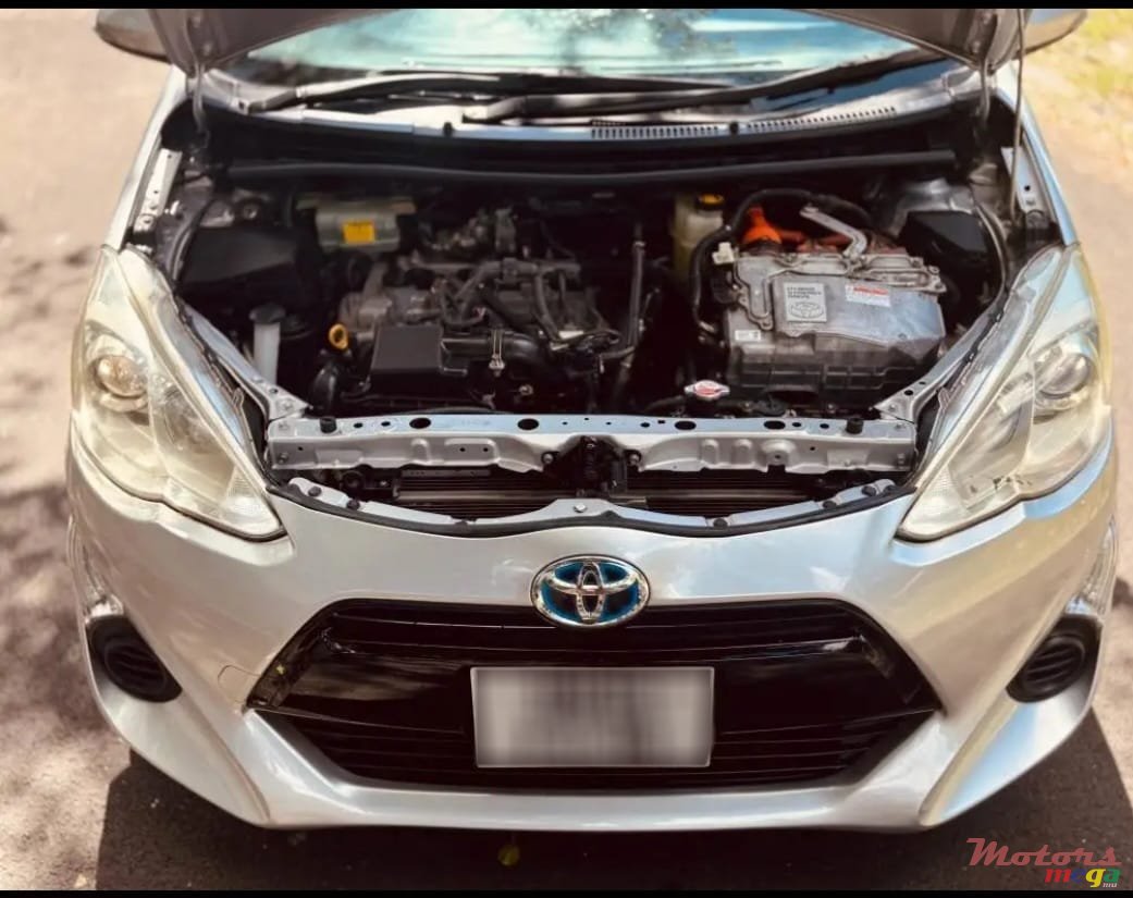 2016' Toyota Aqua photo #2