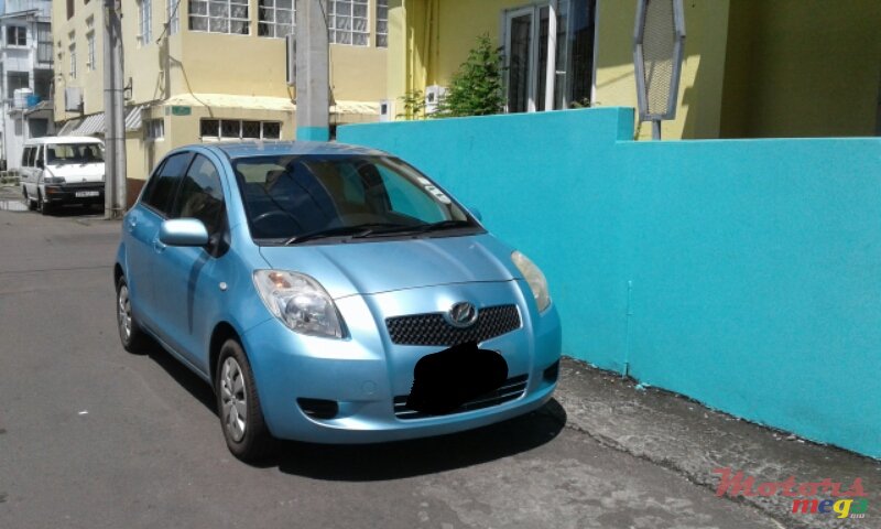 2006' Toyota Vitz photo #1