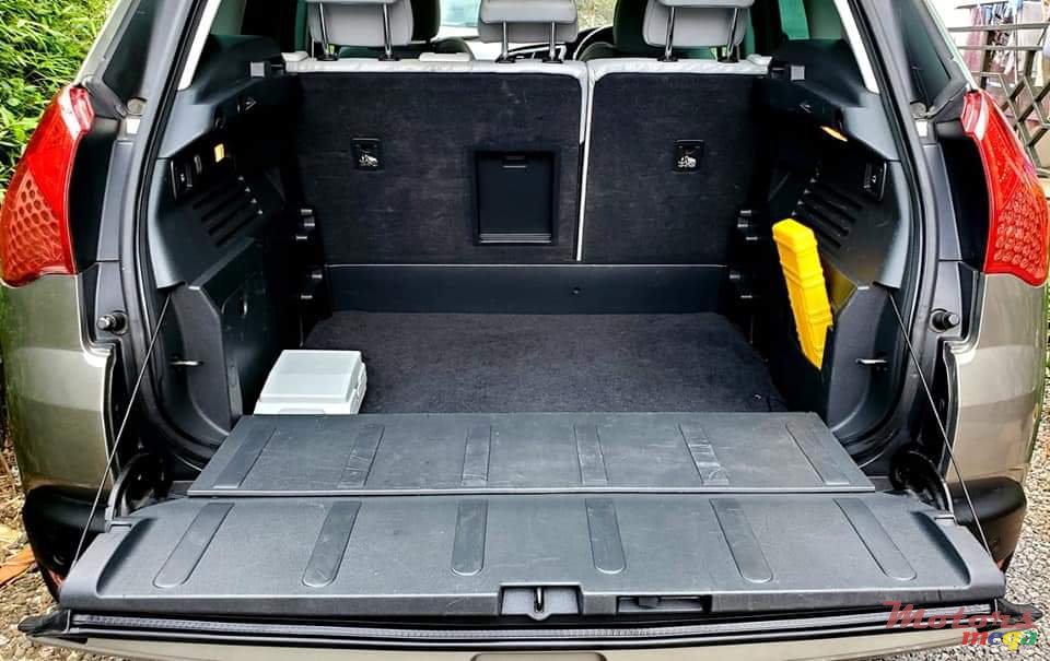 2010' Peugeot 3008 1.6l manual photo #7