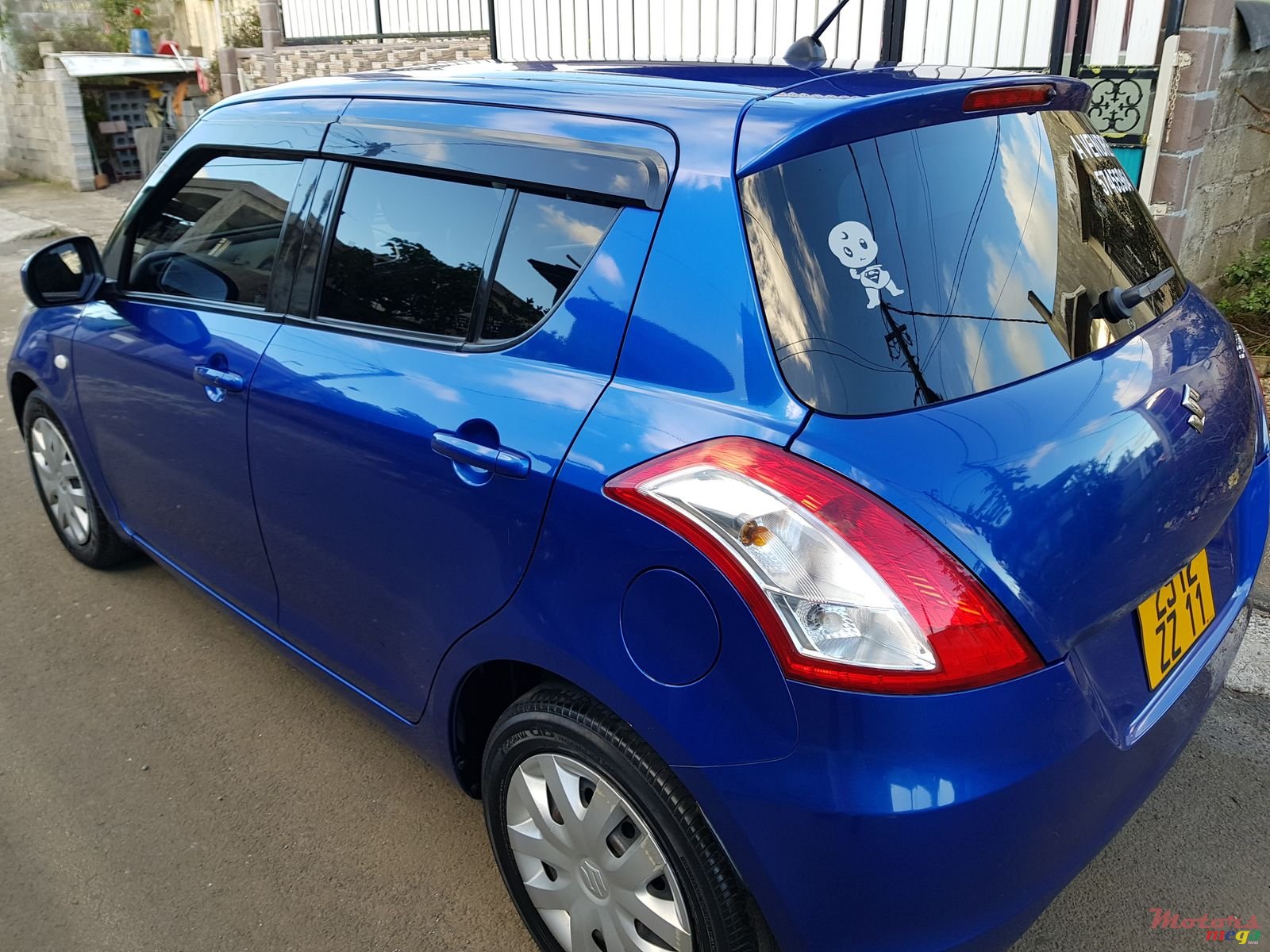 2011' Suzuki Swift photo #3