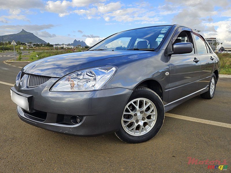 2006' Mitsubishi Lancer GLX photo #2