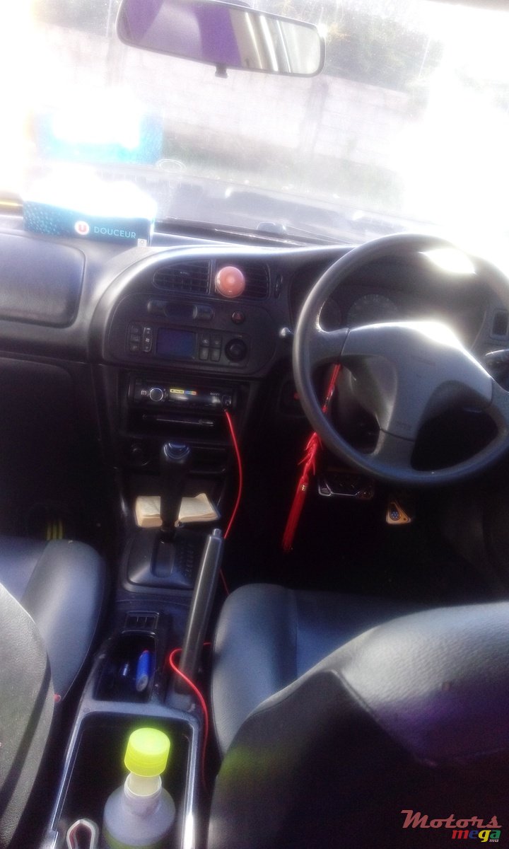 1997' Mitsubishi Saloon photo #1