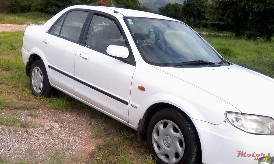 2002' Mazda 323 photo #1