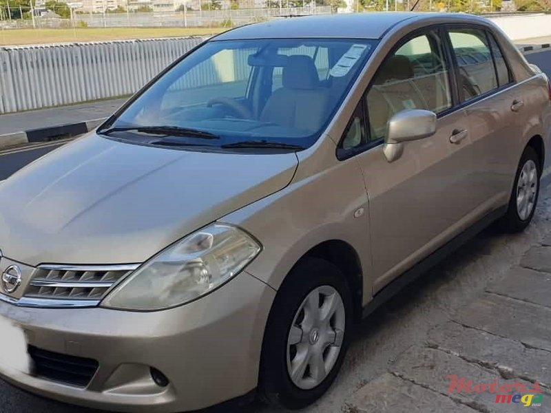 2010' Nissan Tiida photo #2