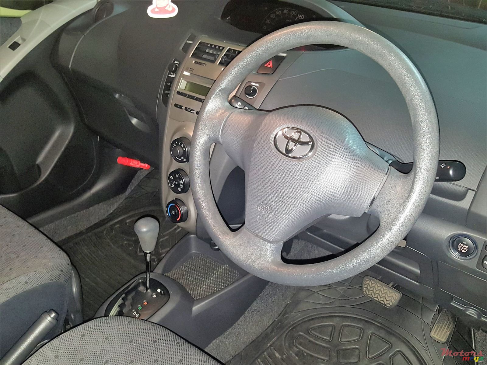 2009' Toyota Vitz Keyless photo #4