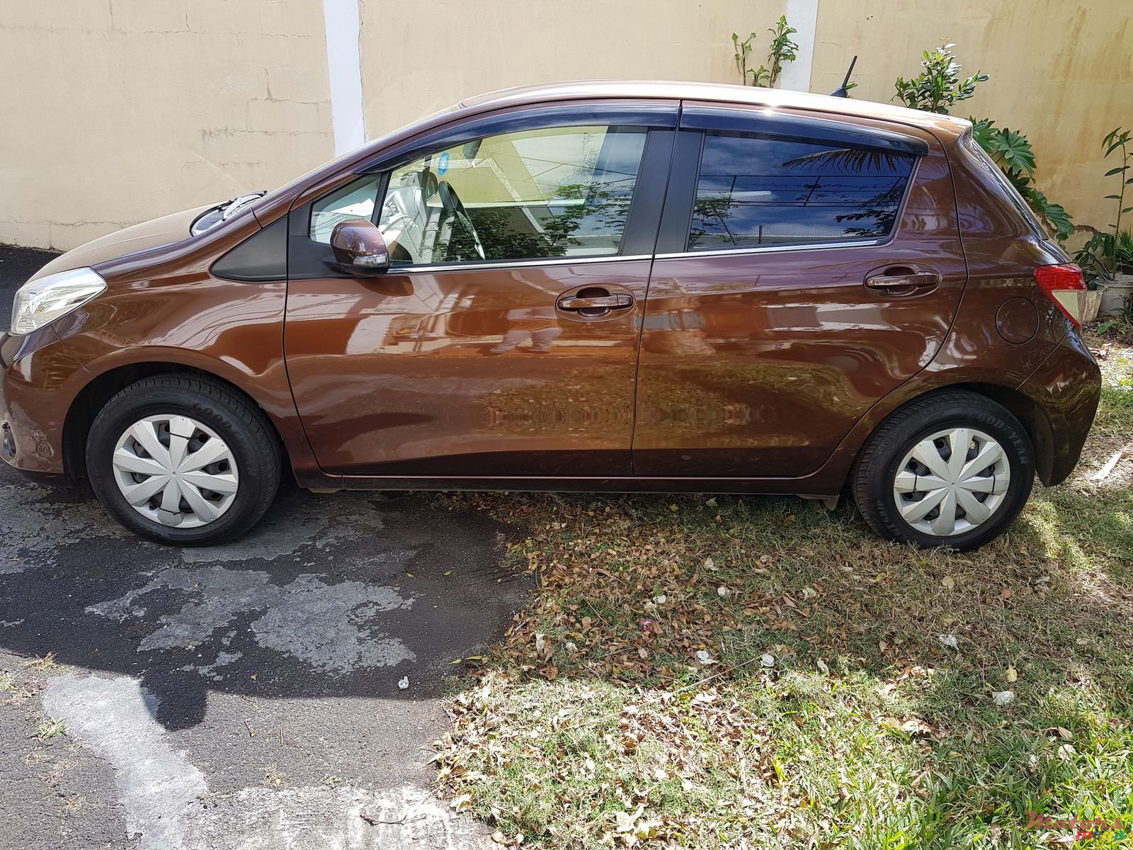 2012' Toyota Vitz JEWELA photo #3