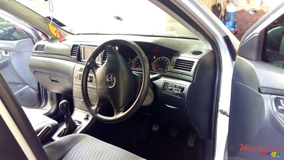 2004' Toyota photo #4