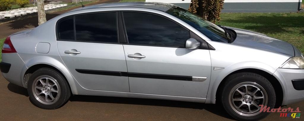 2005' Renault Megane photo #3