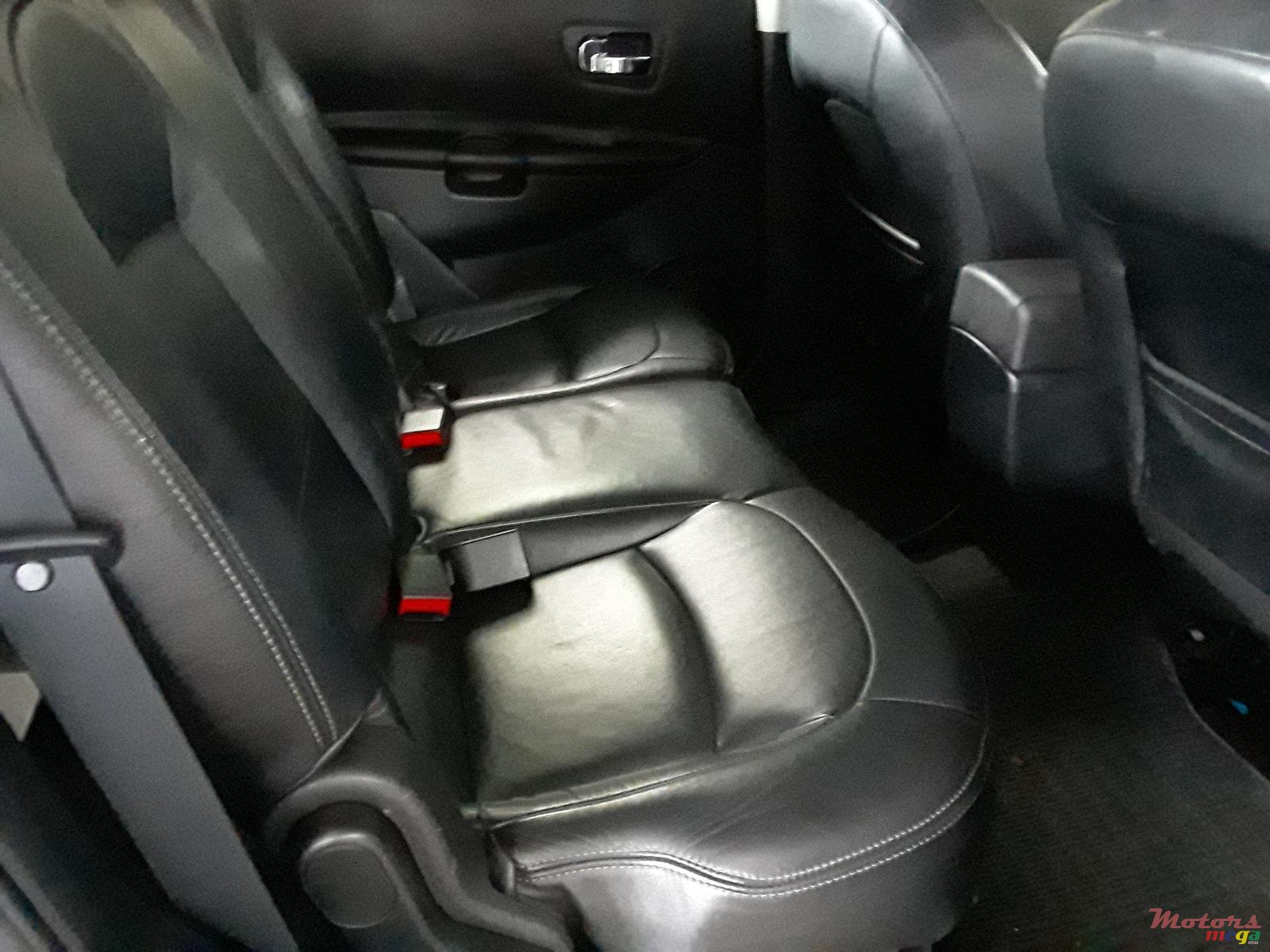 2012' Nissan Qashqai+2 Nil photo #3